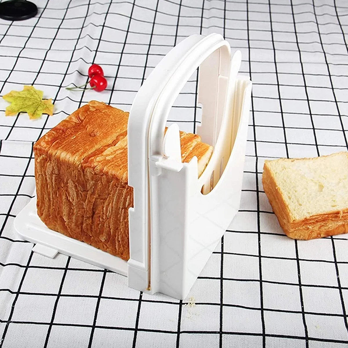 Brambleo Adjustable Folding Bread-Slicing Guide